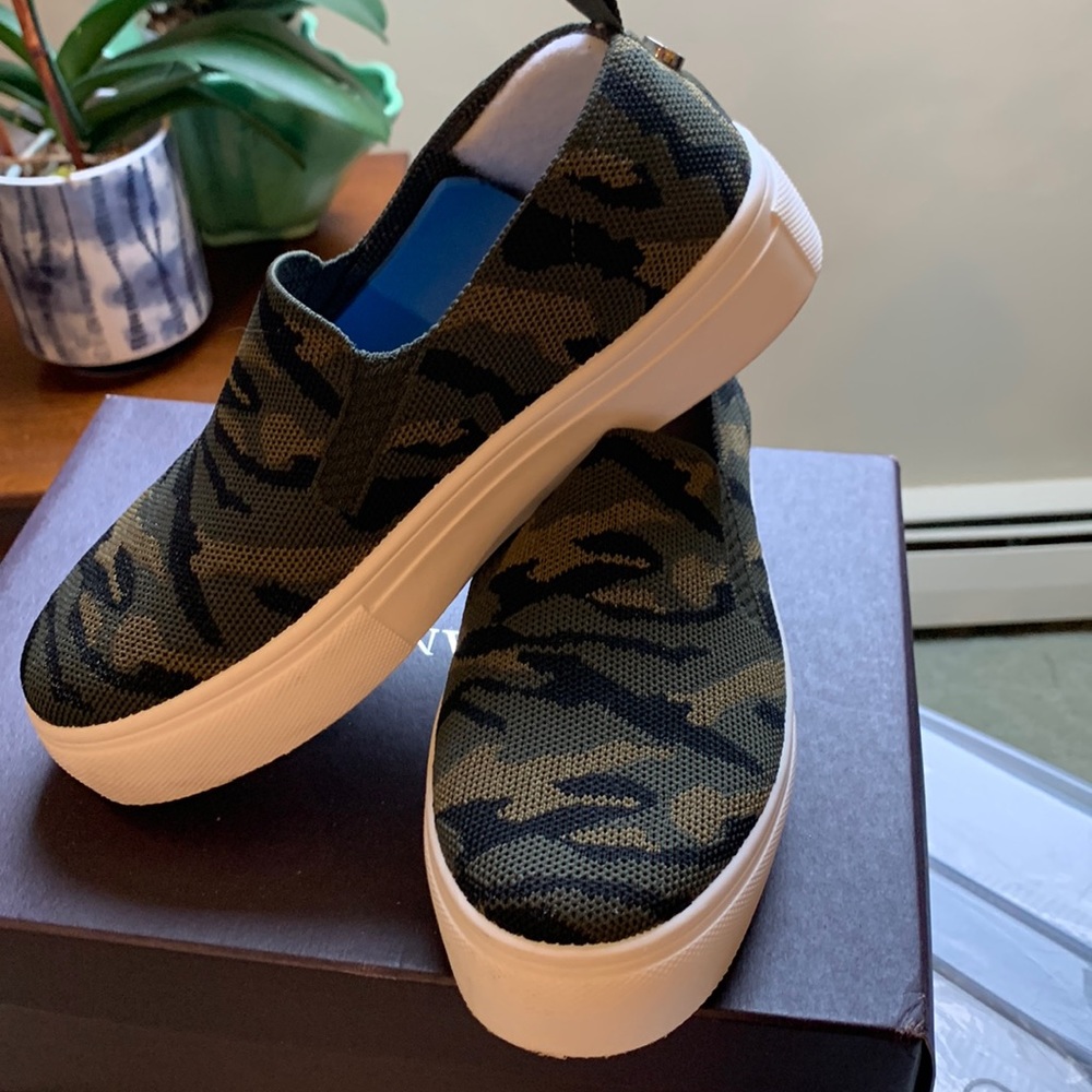 Slip on camouflage fabric. Green/black/khaki